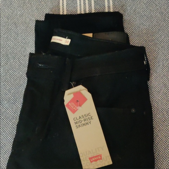 NWT.  Levi’s Classic Mid-Rise Skinny Jeans - Picture 5 of 5